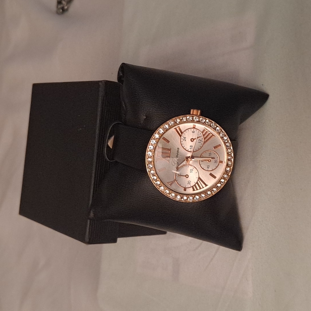 Watch - Women / Men Geneva Quartz Watch - New